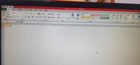 怎么在EXCEL表格某列里增加下拉选项